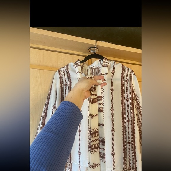 Lawyer Closet Boho Peasant Tie-Neck Blouse Size Large - Picture 3 of 5